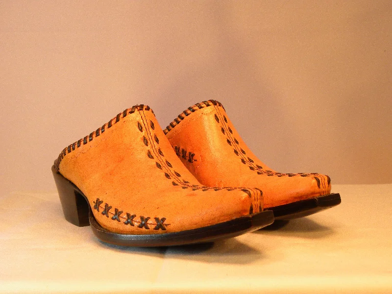 Buck Stitch Cognac  Tres Outlaws Mule  1493